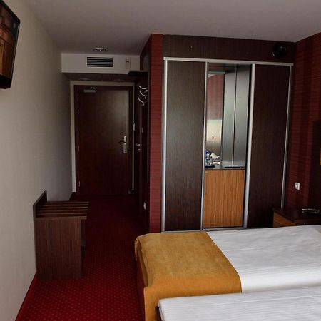 Quest Hotel - Dawniej Hotel Planeta Brzesko Dış mekan fotoğraf