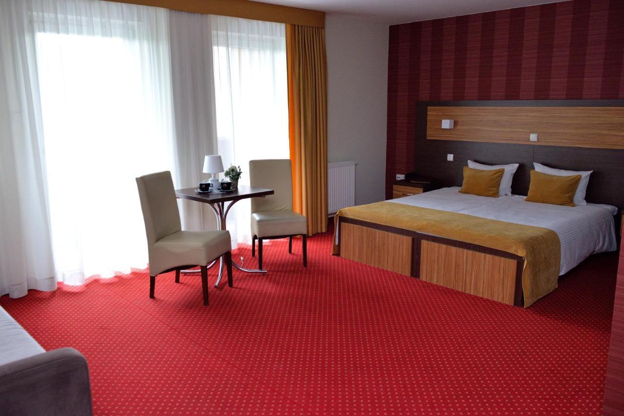 Quest Hotel - Dawniej Hotel Planeta Brzesko Dış mekan fotoğraf